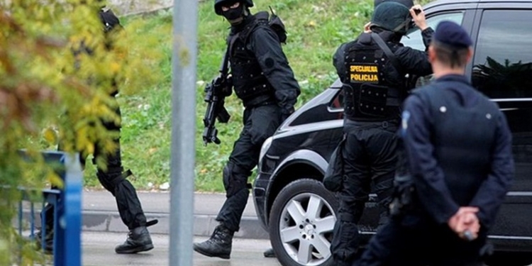 В Хорватии мужчина с ножом напал на посетителей кафе