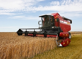 Новоодесский аграрный лицей купил комбайн за 3,3 млн.грн. с переплатой