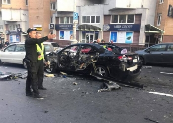 В сети появилось видео момента взрыва автомобиля в центре Киева