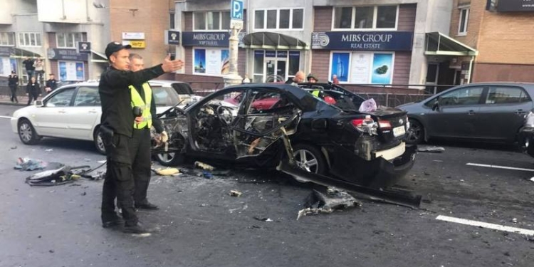 В сети появилось видео момента взрыва автомобиля в центре Киева