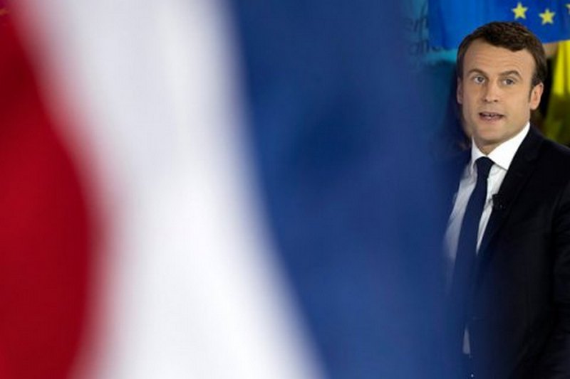 В сеть слили номер мобильного телефона президента Франции Макрона 1
