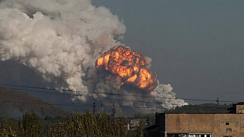 Халатность, - военный прокурор АТО уточнил причину взрывов на складе боеприпасов под Мариуполем 1