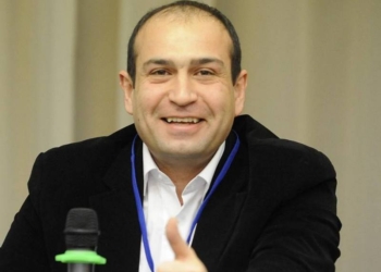 Заместитель мэра Мкртчян ответил на митинг николаевских зоозащитников: “Давайте каждый приютим по одной бездомной собаке”