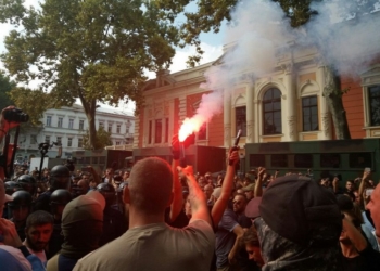 В Одессе акция протеста сорвала сессию горсовета