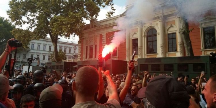 В Одессе акция протеста сорвала сессию горсовета