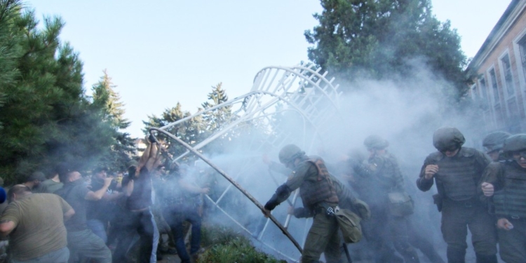 Стычки в Черноморске. Суд выпустил обвиняемых по делу 2 мая в Одессе. Полиция применила газ