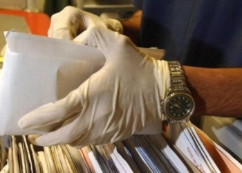 Немецким политикам разослали письма с белым порошком