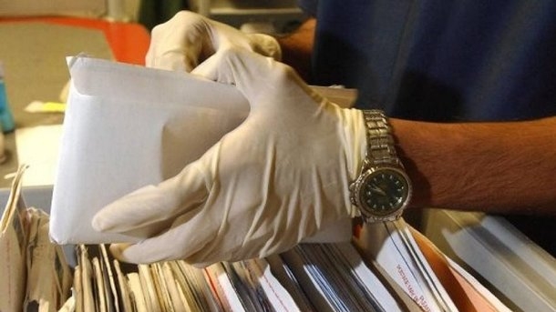 Немецким политикам разослали письма с белым порошком