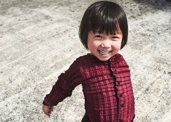 Британский дизайнер изобрел одежду, которая “растет” вместе с ребенком