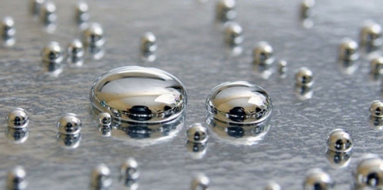 В Хмельницком в мусорном контейнере нашли пакет с 8 кг ртути