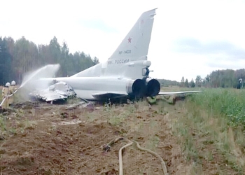 Упал и умер. Под Калугой на земле разбился бомбардировщик РФ