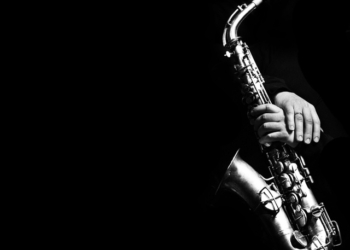 Нейробиологи удалили у музыканта опухоль мозга во время игры на саксофоне