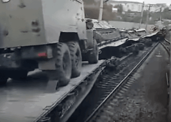 В России военный эшелон сошел с рельсов