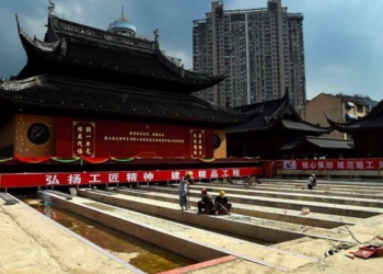 Как это было. В Китае передвинули древний буддийский храм – с помощью 40 гидравлических домкратов