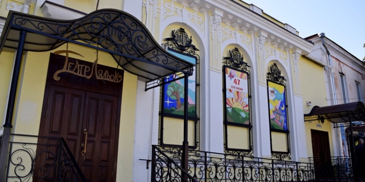 Театрализованное шествие, театральный фестиваль «Кришталева лялька» и акция «Лялькова мапа України» – Николаевский театр кукол открывает новый сезон