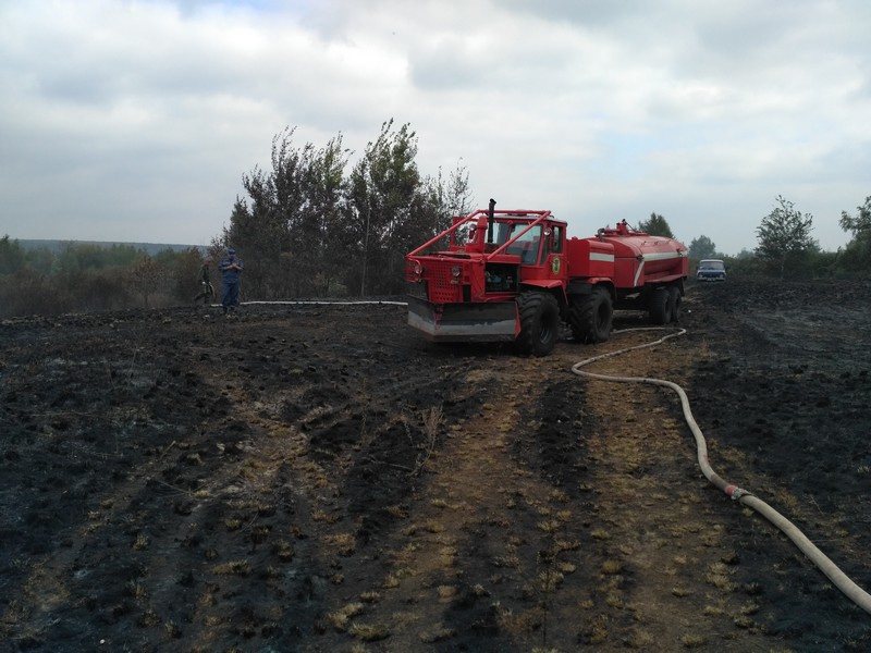 В Черкасской области пятые сутки тушат торфяной пожар 3