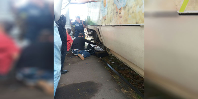 В Одессе трамвай отрезал девушке ноги