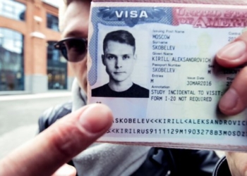 США зовет россиян за визами…в Украину