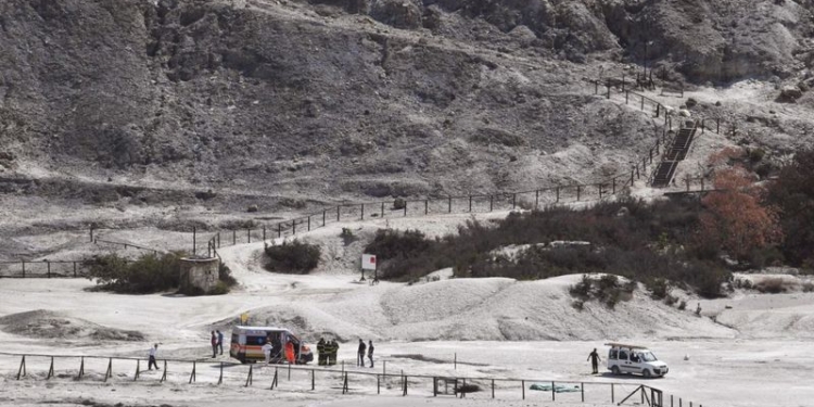 В Италии семья из трех человек погибла, провалившись в кратер вулкана