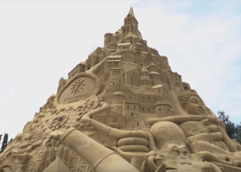 Рекорд. В Германии построили самый высокий в мире замок из песка