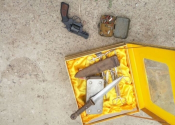 Все успел: в Николаеве психически нездоровый мужчина угрожал медицинским работникам и полицейским ножом, а до этого ограбил 60-летнюю женщину