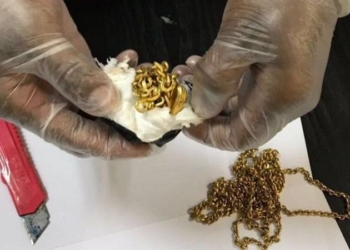 Презренный металл: мужчина пытался пронести через таможню 1 кг золота в прямой кишке