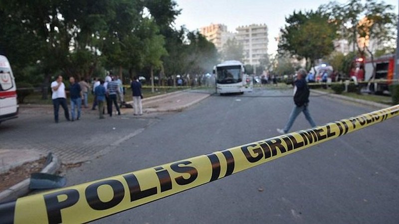В Турции взорвался полицейский автобус - пострадали 12 человек 1