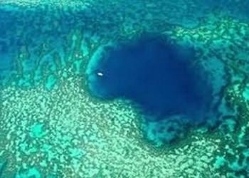 Голубая дыра: может, не так таинственно, как черная, но несравненно прекраснее