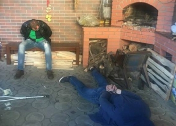 В Николаеве двое полицейских вымогали $10 тыс. – их взяли «на горячем»