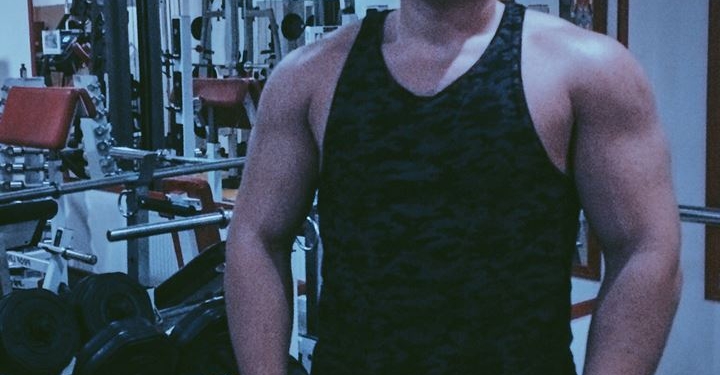 В Николаеве рецидивист нанес 7 ножевых ранений молодому спортсмену: парень в реанимации, ему нужна помощь, а зэка ищут