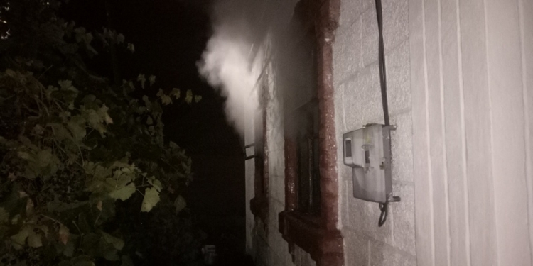 «А лисички взяли спички…»: в Первомайске двое детей решили разжечь печь и чуть не сожгли дом