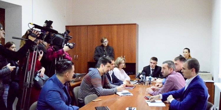 Сможет ли ЦПАУ в Николаеве выдавать загранпаспорта и ID-карты?