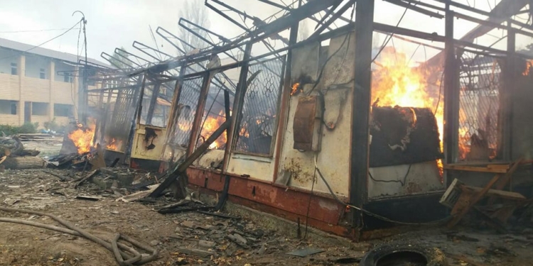 Пылало жарко: в Коблево сгорела хозпостройка с мебелью одной из баз отдыха