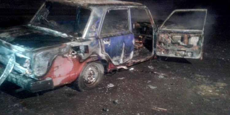 В Николаеве сгорел припаркованный на улице автомобиль