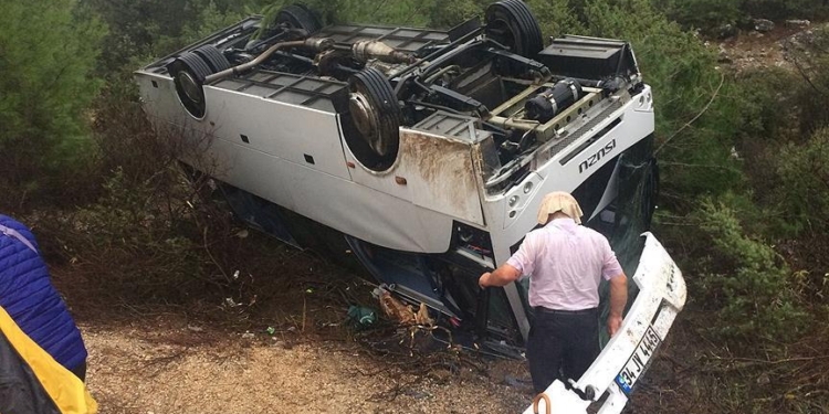 В турецкой Анталии перевернулся автобус с японскими туристами – один погибший