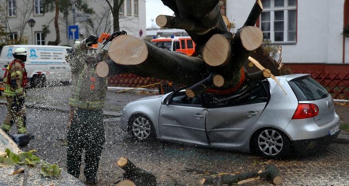 Ряд стран Центральной и Западной Европы страдает от шквального ветра – уже есть погибшие
