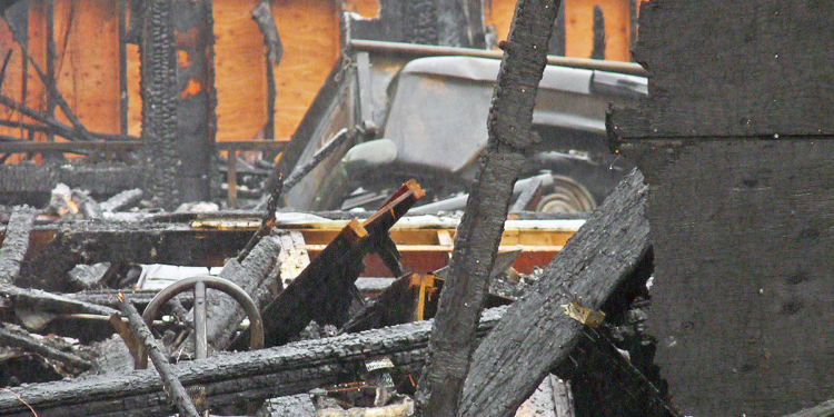 В Канаде сгорела коллекция эксклюзивных и старинных авто за $1,8 млн. – пожарных поздно вызвали