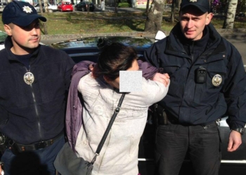 В Николаеве наркотики могут оказаться в автомобилях, в карманах прохожих и даже в клумбах