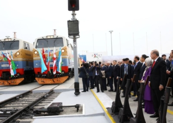 В обход России и Армении: новая железная дорога свяжет Европу и Среднюю Азию