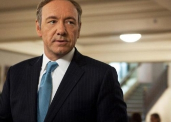 Рухнул, как… Netflix объявила о решении завершить популярный политический сериал “Карточный домик” в главной роли с Кевином Спейси