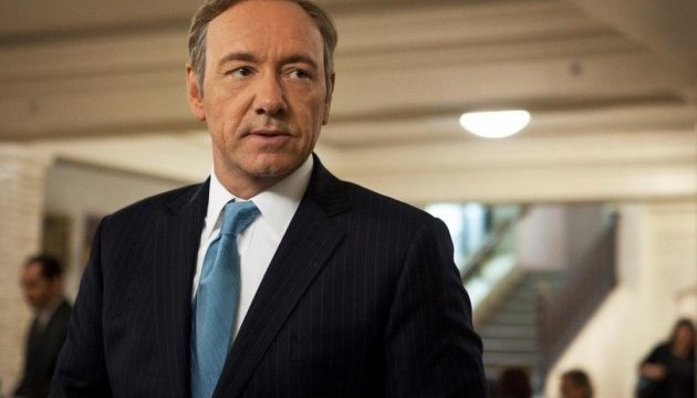 Рухнул, как… Netflix объявила о решении завершить популярный политический сериал “Карточный домик” в главной роли с Кевином Спейси