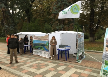 Защитники «Бугского Гарда» собрались под Верховной Радой, чтобы передать депутатам собранные подписи