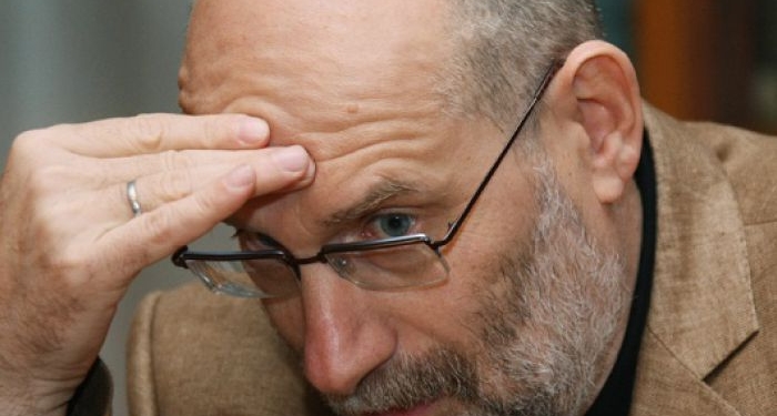 Неприглашаемый: российский писатель Акунин в своей стране угодил в «черные списки»