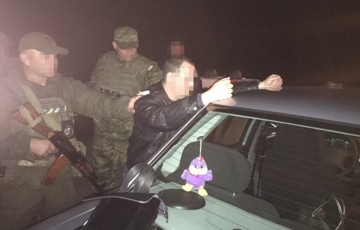 В Донецкой области СБУ задержала полицейского на продаже семи килограммов ртути 1