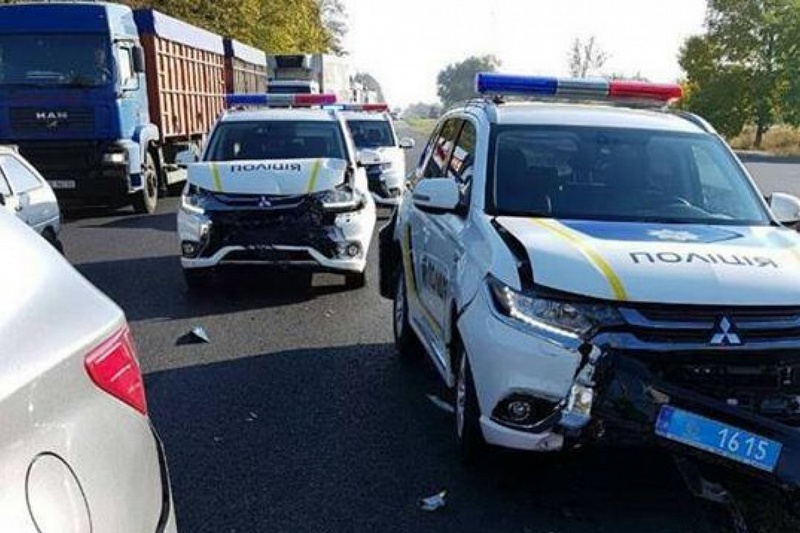 В Запорожье полицейские разбили в аварии сразу три новых японских джипа 5