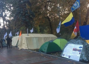 Второй день протестов под Радой – ночь прошла спокойно