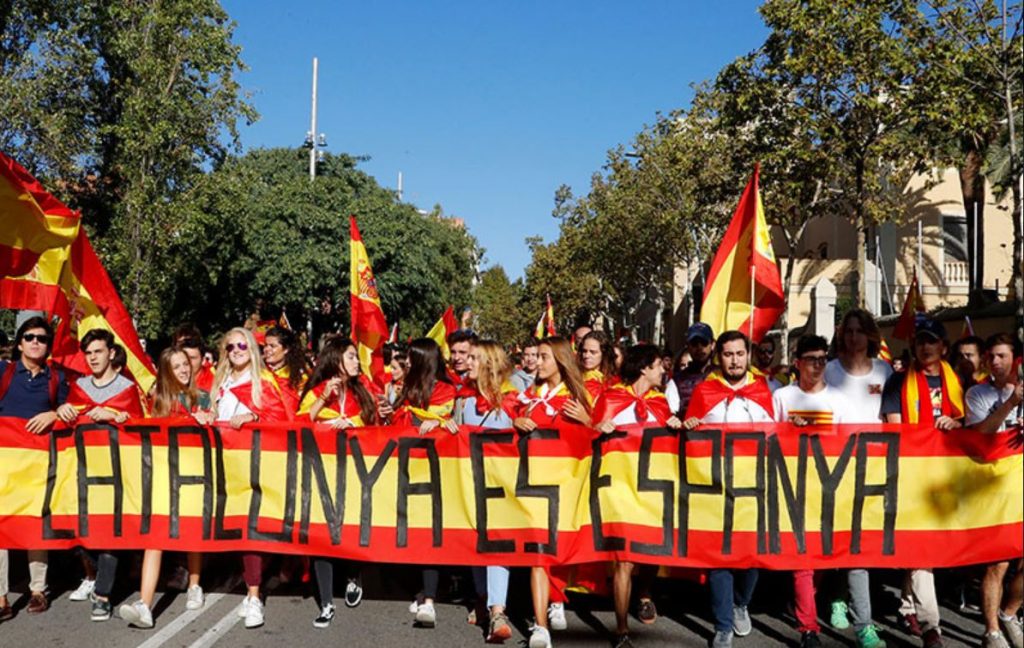 Везде митинги. В Барселоне многолюдные протесты против независимости Каталонии 3