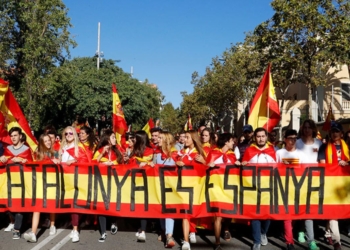 Везде митинги. В Барселоне многолюдные протесты против независимости Каталонии