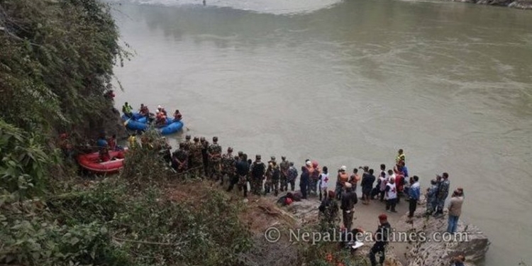В Непале автобус упал в реку – погибло 14 человек, ещё 15 получили травмы