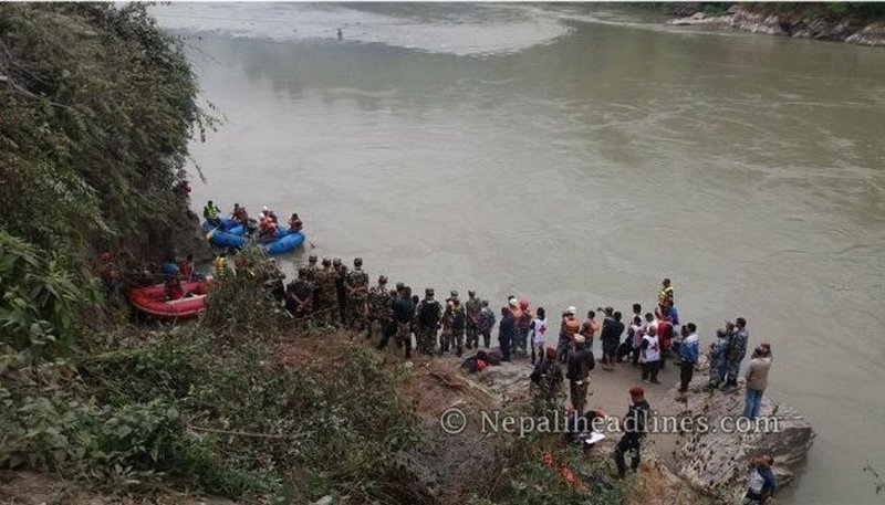 В Непале автобус упал в реку – погибло 14 человек, ещё 15 получили травмы 1